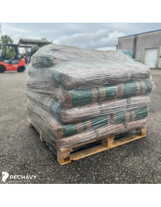 Granulés de bois résineux de la marque Hà Lègne Vert pour le chauffage de votre habitation en demi palette de 33 sacs de 15kg