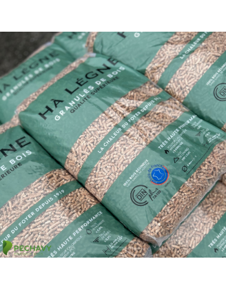 Granulés de bois résineux de la marque Hà Lègne Vert pour le chauffage de votre habitation en palette de 72 sacs