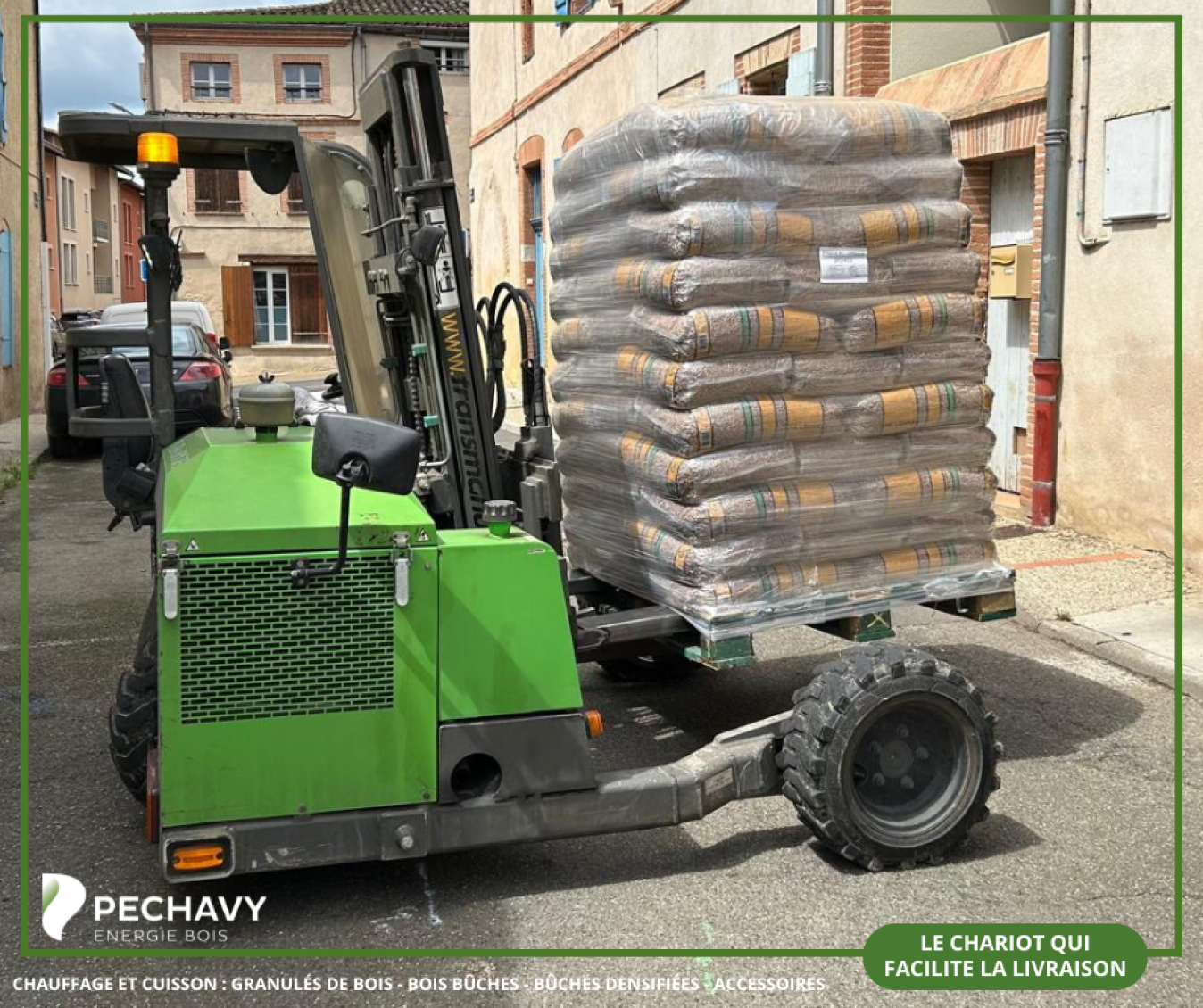 Palette de granulés de bois : comment notre chariot embarqué facilite la livraison à domicile !
