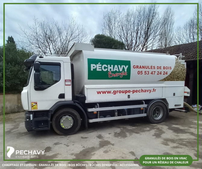 Livraison de granulés de bois en vrac pour un réseau de chaleur communal