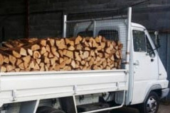 Livraison de bois bûche en camions